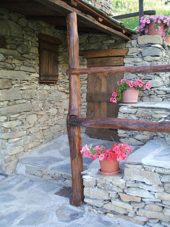 Agriturismo La Fontana Dell'Olmo Hotel Molini di Triora ภายนอก รูปภาพ