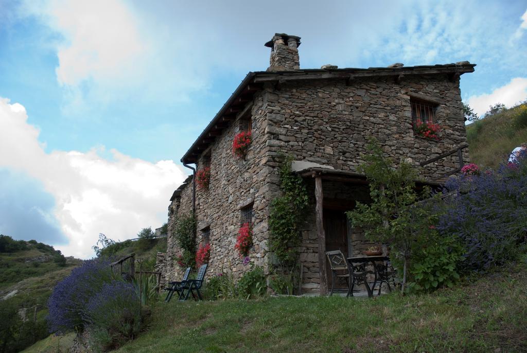 Agriturismo La Fontana Dell'Olmo Hotel Molini di Triora ภายนอก รูปภาพ